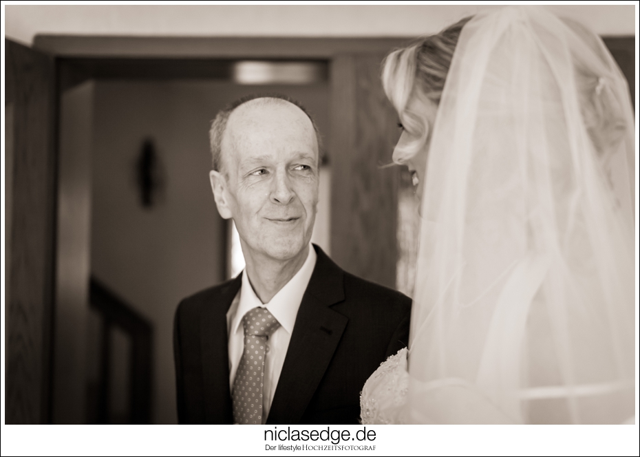 2012-09-22_Hochzeit_Cornelia&Fritz_0057_sepia_stomp_930.jpg