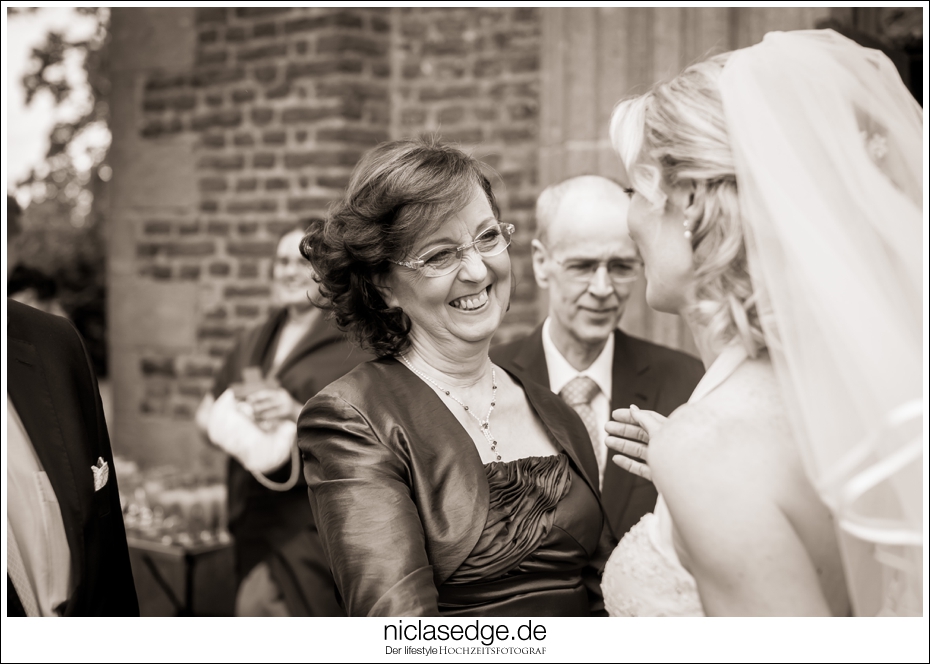 2012-09-22_Hochzeit_Cornelia&Fritz_0255_sepia_stomp_930.jpg