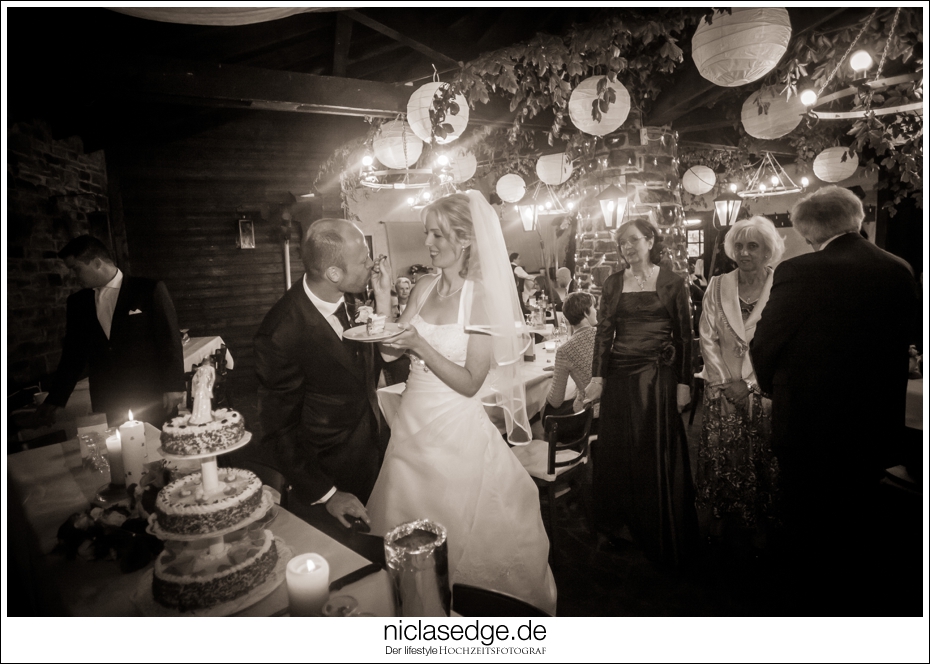 2012-09-22_Hochzeit_Cornelia&Fritz_0512_sepia_stomp_930.jpg